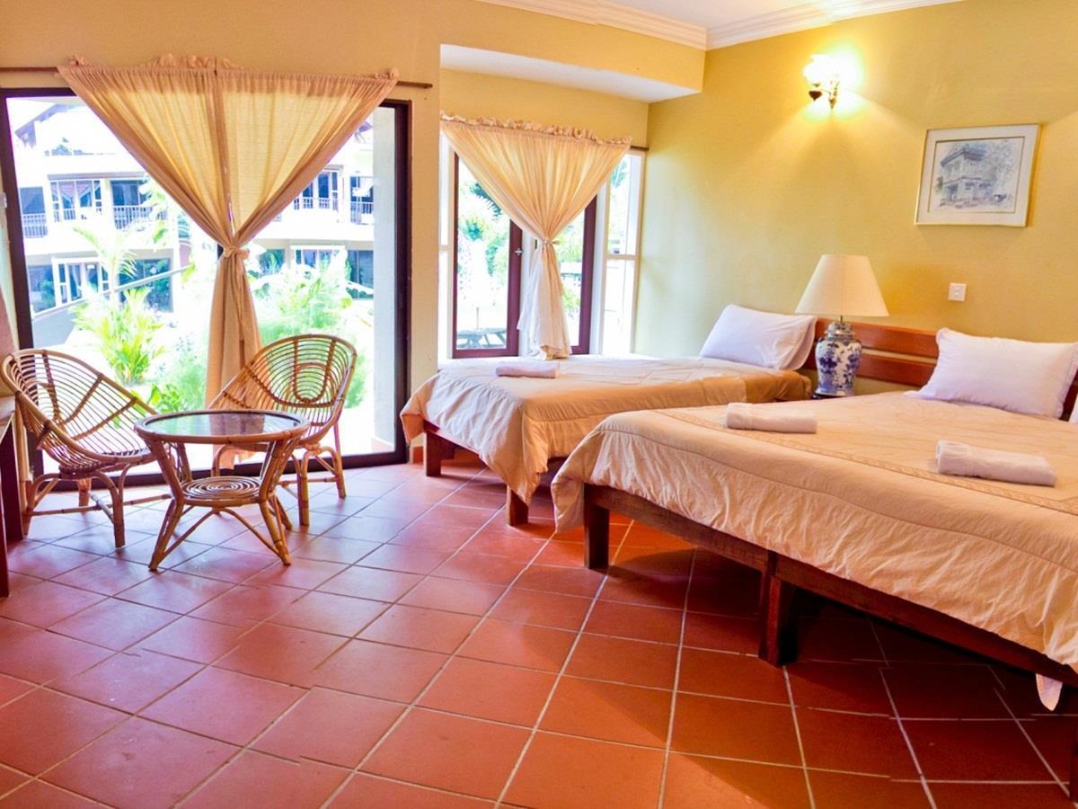 Anjungan Beach Resort Kampung Teluk Nipah Exterior foto