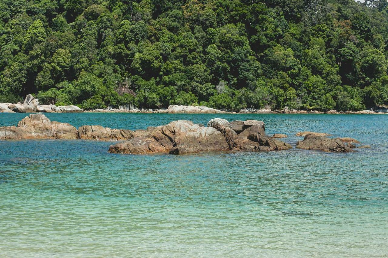 Anjungan Beach Resort Kampung Teluk Nipah Exterior foto