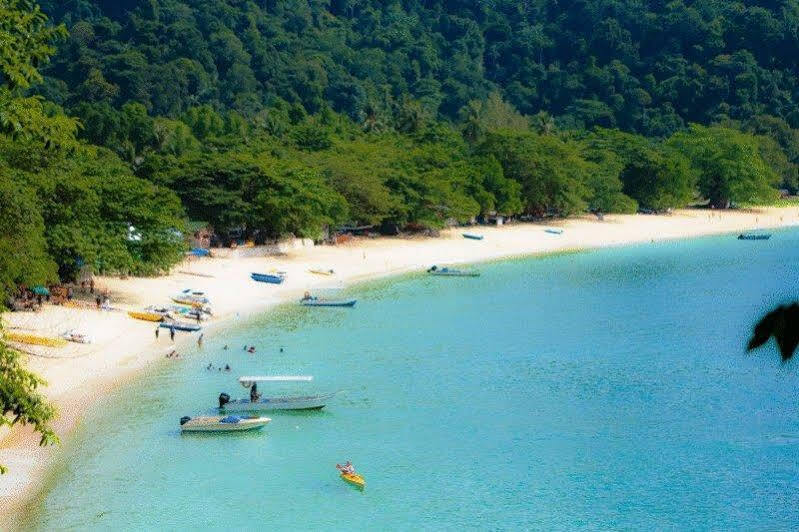 Anjungan Beach Resort Kampung Teluk Nipah Exterior foto